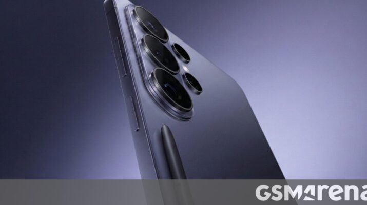 Render visual Samsung Galaxy S26 Ultra berwarna Titanium Silver dengan modul kamera quad dan pena stylus S-Pen di sampingnya.