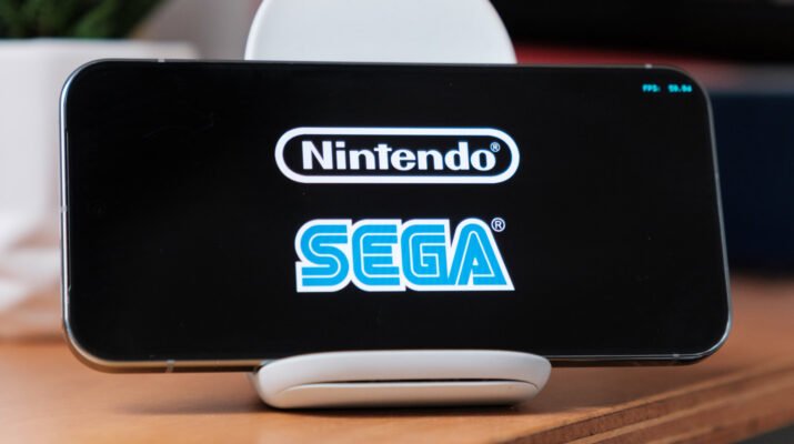 Tampilan layar smartphone Android menjalankan emulator Dolphin yang memainkan game F-Zero AX dengan grafis tajam dan fitur kontrol layar sentuh.