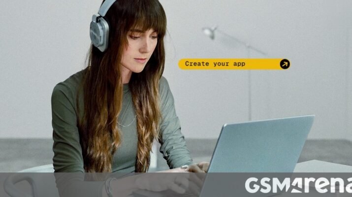 Tampilan antarmuka Nothing Phone (3) yang menjalankan Essential Apps Beta dengan widget AI minimalis di layar utama yang transparan dan futuristik.