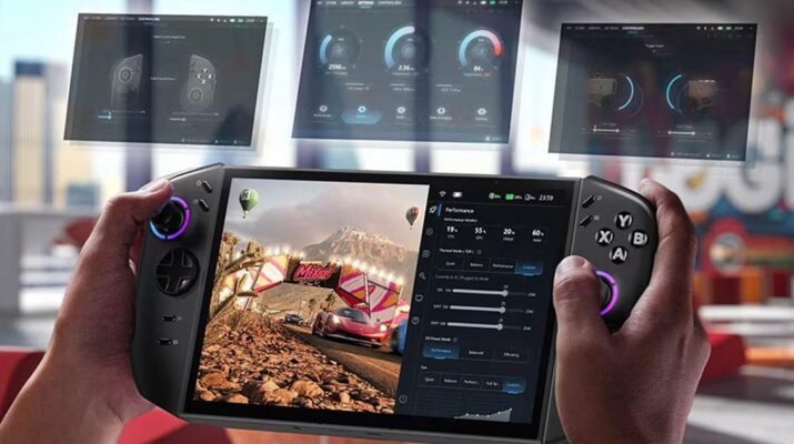 Konsep konsol genggam Lenovo Legion Go Fold dengan layar pOLED 11.6 inci yang menampilkan game Cyberpunk 2077.