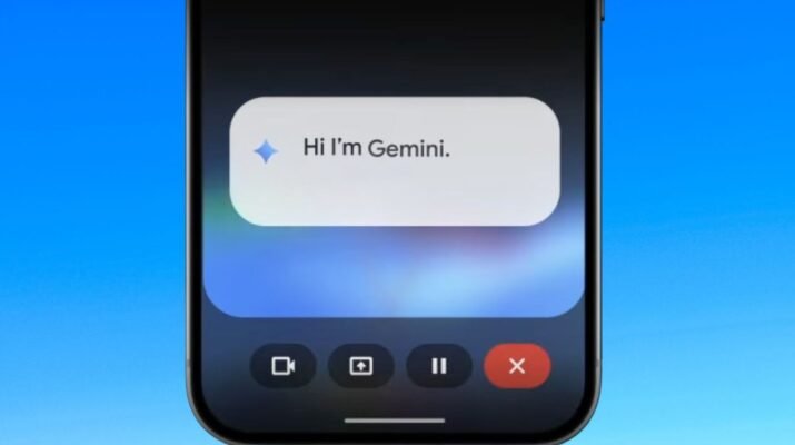 Tampilan smartphone flagship Android yang menjalankan fitur split-screen antara aplikasi Gmail dan asisten AI Gemini untuk menyusun draf email secara real-time.