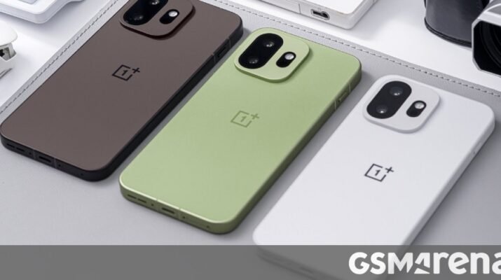 Alt text: "Live images of OnePlus 15T in three colorways: Healing White Chocolate, Pure Cocoa, and Relaxing Matcha"