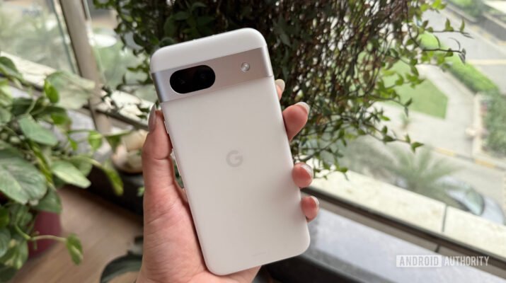 alt="pixel 8a refurbished dengan desain unik dan performa mid-range"